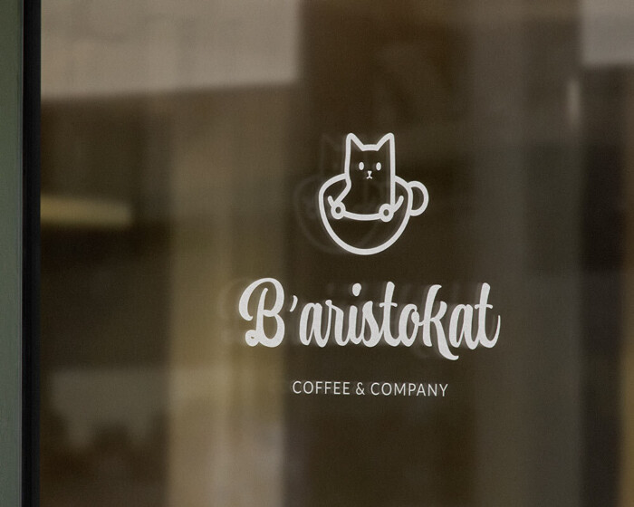 Baristokat window LR